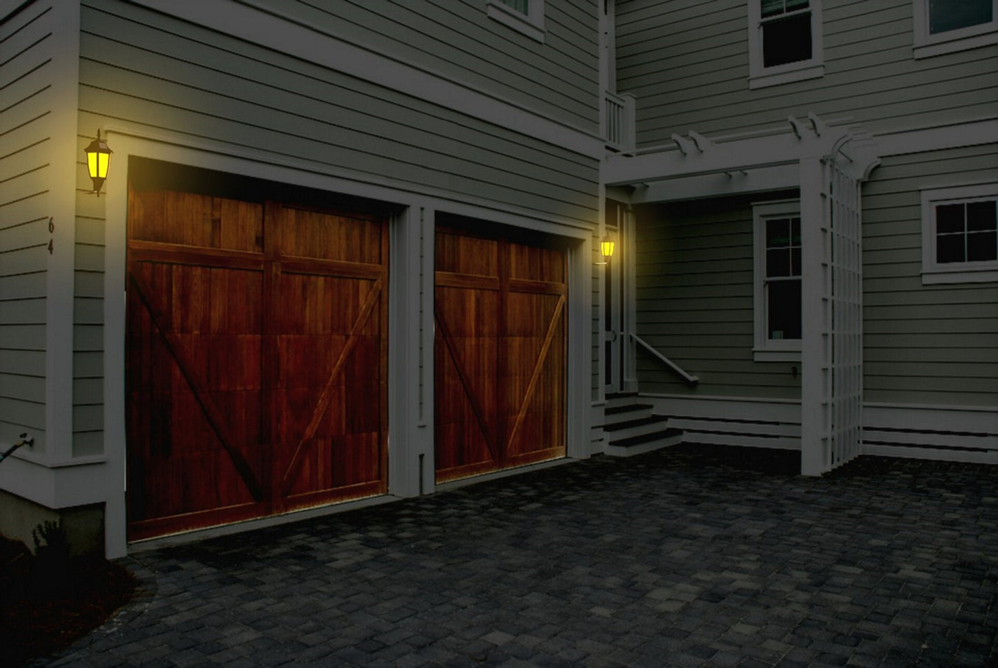 Solar Classic Wall Light with Wall Mount (Flame Effect)