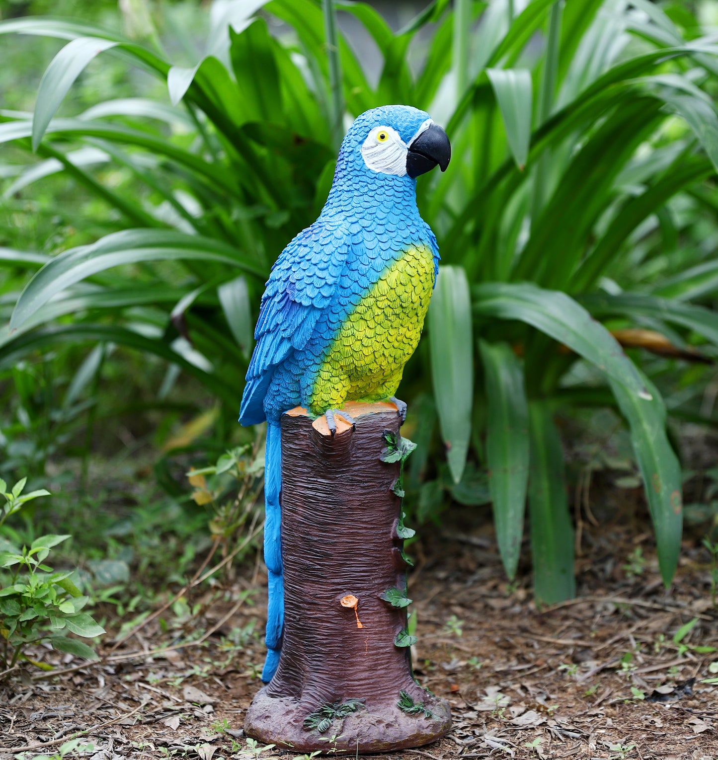 Blue Parrot Statue with High-Power Solar Spotlight