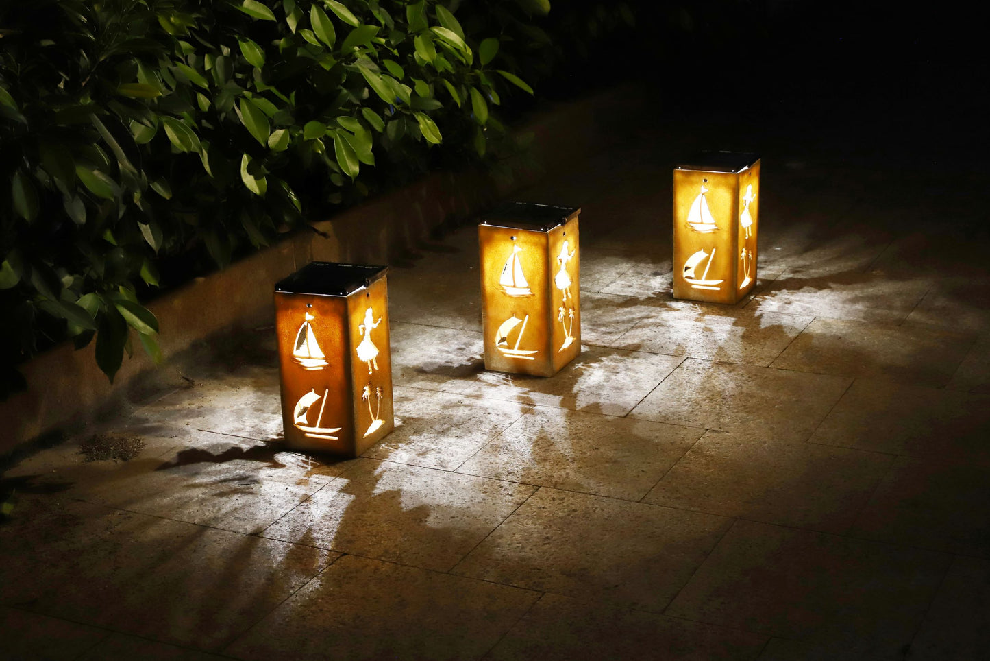 Solar Decorative Portable Lantern - Tropical