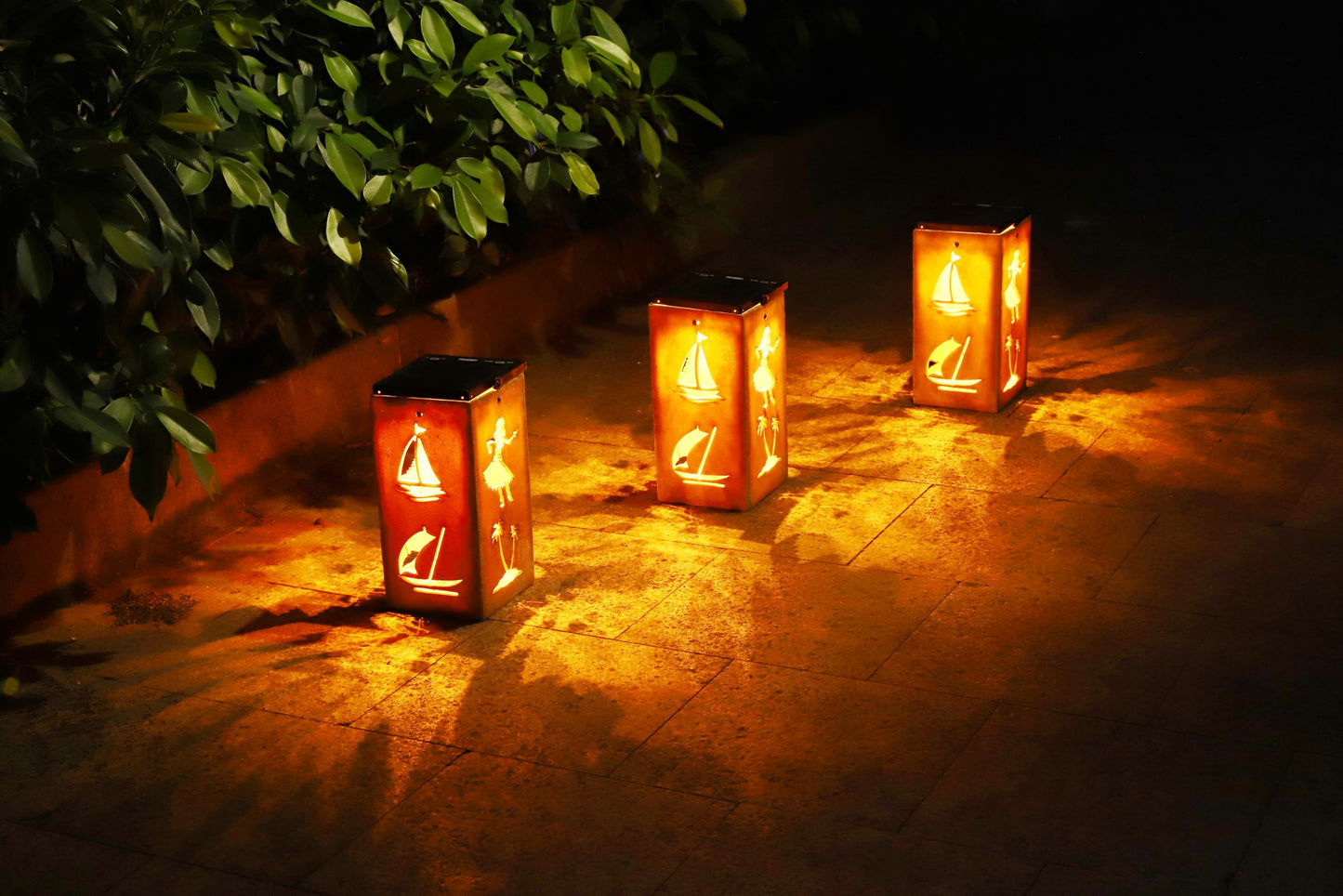 Solar Decorative Portable Lantern - Tropical