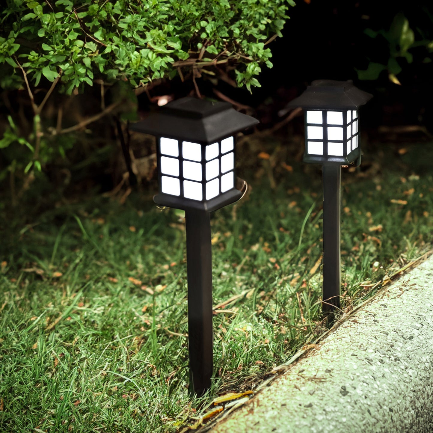 Solar Classic Pathway Lights – Lantern Style (4-Pack)